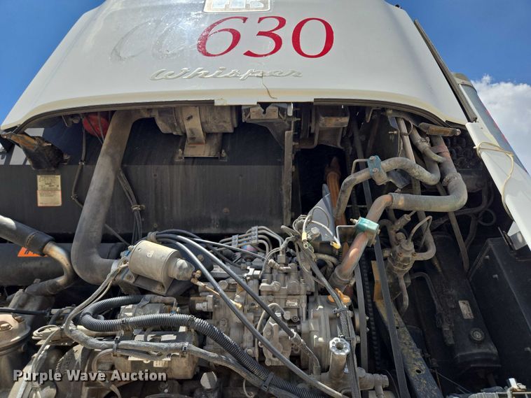 image for item EF1657 2004 Utility Trailer MFG Co. VS2RA refrigerated van trailer