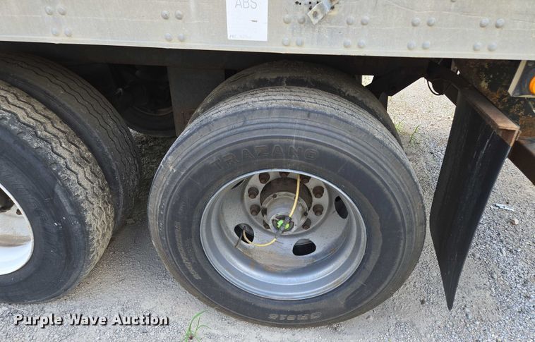 image for item EF1657 2004 Utility Trailer MFG Co. VS2RA refrigerated van trailer