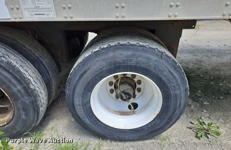 image for item EF1657 2004 Utility Trailer MFG Co. VS2RA refrigerated van trailer