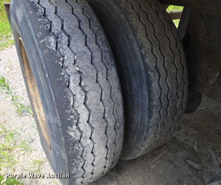 image for item EF1657 2004 Utility Trailer MFG Co. VS2RA refrigerated van trailer