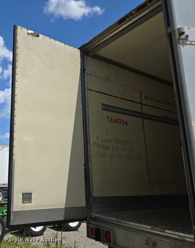 image for item EF1658 2005 Utility Trailer MFG Co. VS2RA refrigerated van trailer