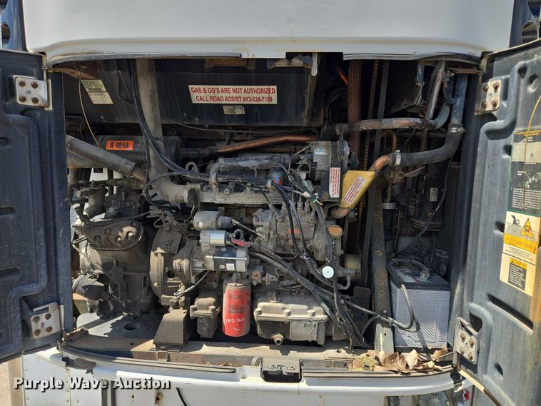 image for item EF1658 2005 Utility Trailer MFG Co. VS2RA refrigerated van trailer