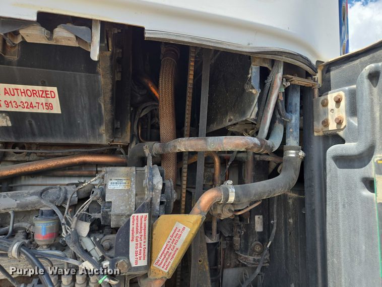 image for item EF1658 2005 Utility Trailer MFG Co. VS2RA refrigerated van trailer