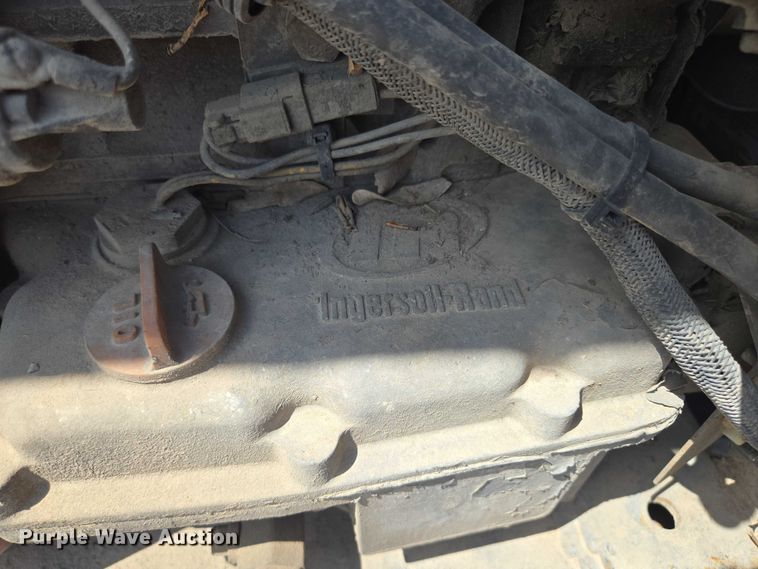 image for item EF1658 2005 Utility Trailer MFG Co. VS2RA refrigerated van trailer