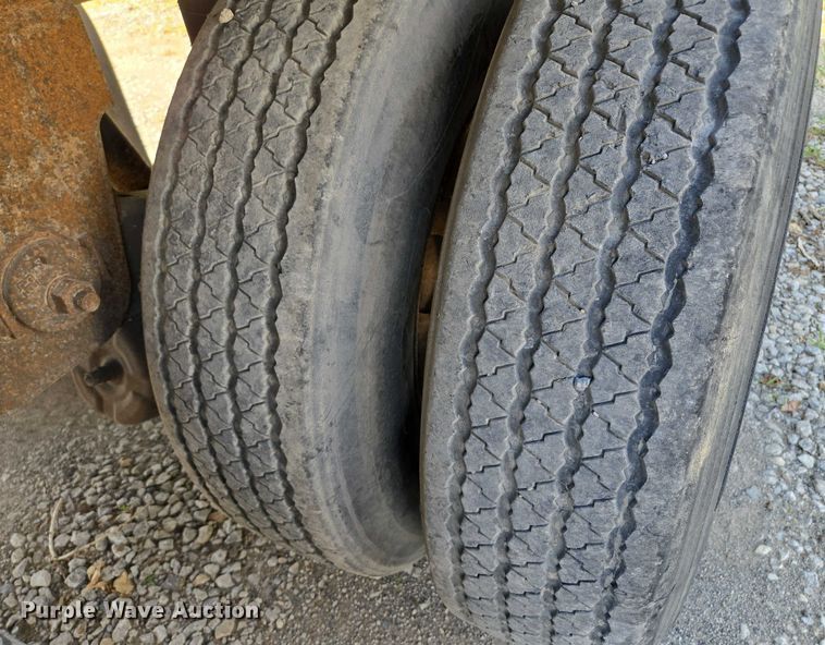 image for item EF1658 2005 Utility Trailer MFG Co. VS2RA refrigerated van trailer