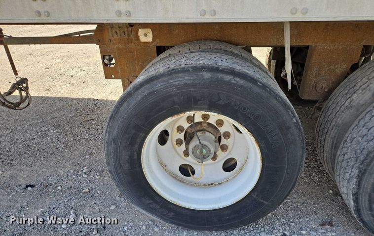 image for item EF1658 2005 Utility Trailer MFG Co. VS2RA refrigerated van trailer