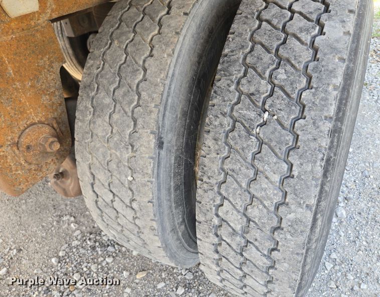 image for item EF1658 2005 Utility Trailer MFG Co. VS2RA refrigerated van trailer