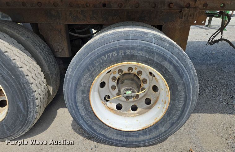 image for item EF1658 2005 Utility Trailer MFG Co. VS2RA refrigerated van trailer