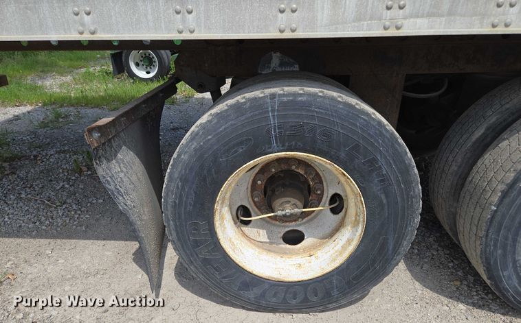 image for item EF1658 2005 Utility Trailer MFG Co. VS2RA refrigerated van trailer