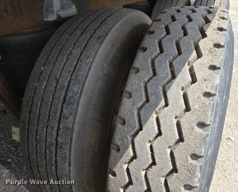 image for item EF1658 2005 Utility Trailer MFG Co. VS2RA refrigerated van trailer