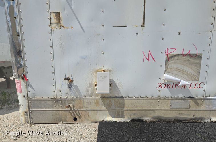 image for item EF1661 2005 Utility Trailer MFG Co. VS2RA refrigerated van trailer