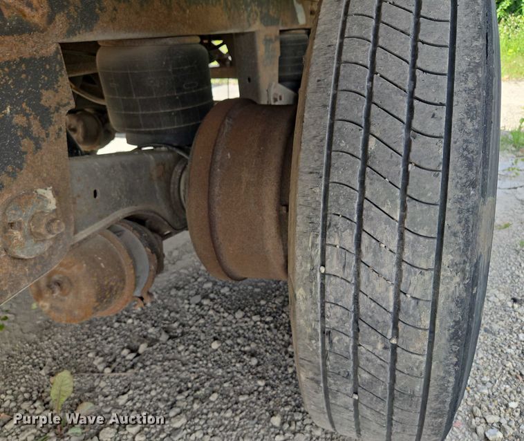 image for item EF1661 2005 Utility Trailer MFG Co. VS2RA refrigerated van trailer