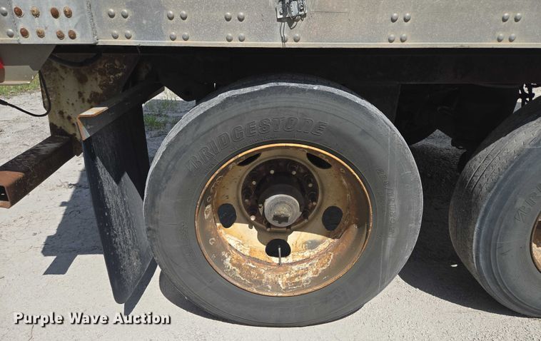 image for item EF1661 2005 Utility Trailer MFG Co. VS2RA refrigerated van trailer