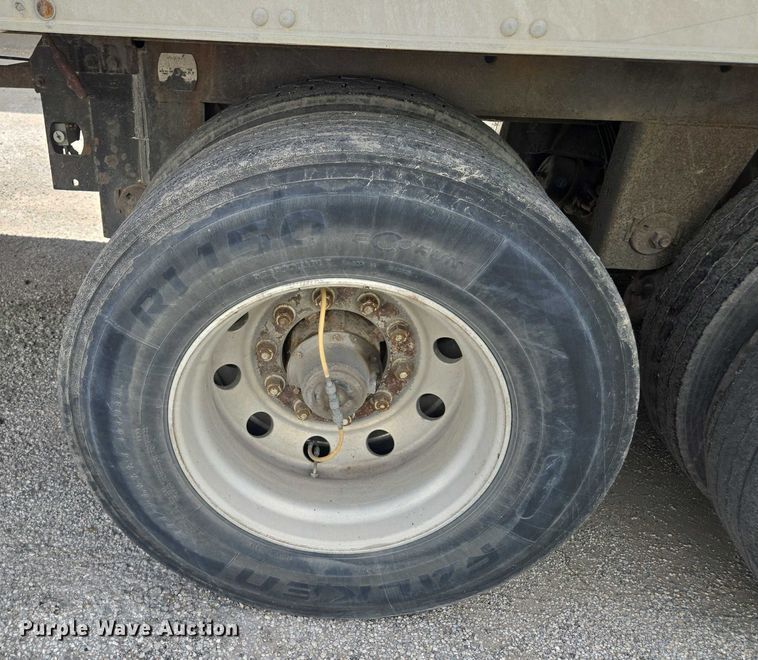 image for item EF1662 2006 Utility Trailer MFG Co. refrigerated van trailer