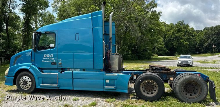 image for item EF2091 2013 Volvo  VNL semi truck