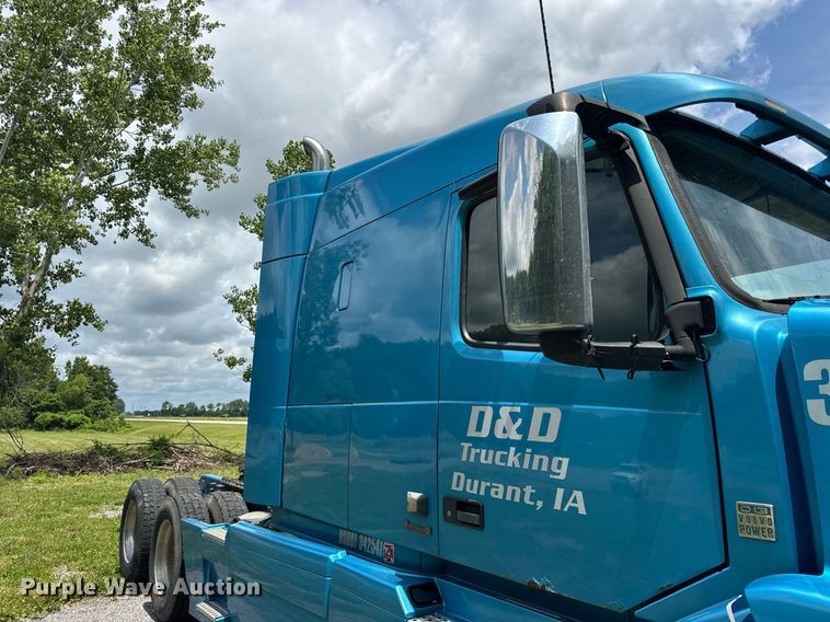 image for item EF2091 2013 Volvo  VNL semi truck