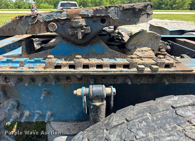 image for item EF2091 2013 Volvo  VNL semi truck