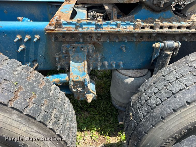 image for item EF2091 2013 Volvo  VNL semi truck