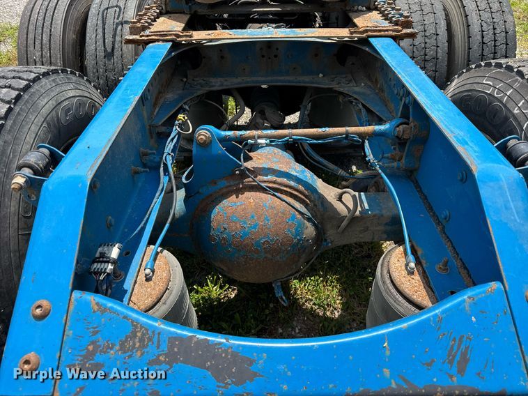 image for item EF2091 2013 Volvo  VNL semi truck