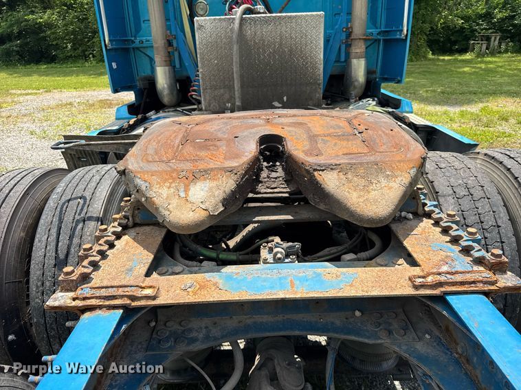 image for item EF2091 2013 Volvo  VNL semi truck