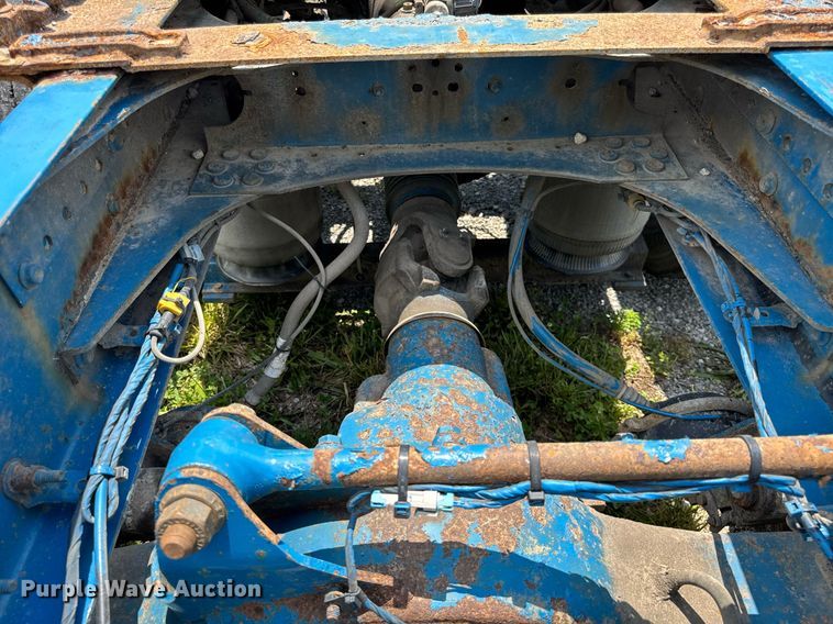 image for item EF2091 2013 Volvo  VNL semi truck