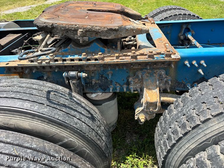 image for item EF2091 2013 Volvo  VNL semi truck