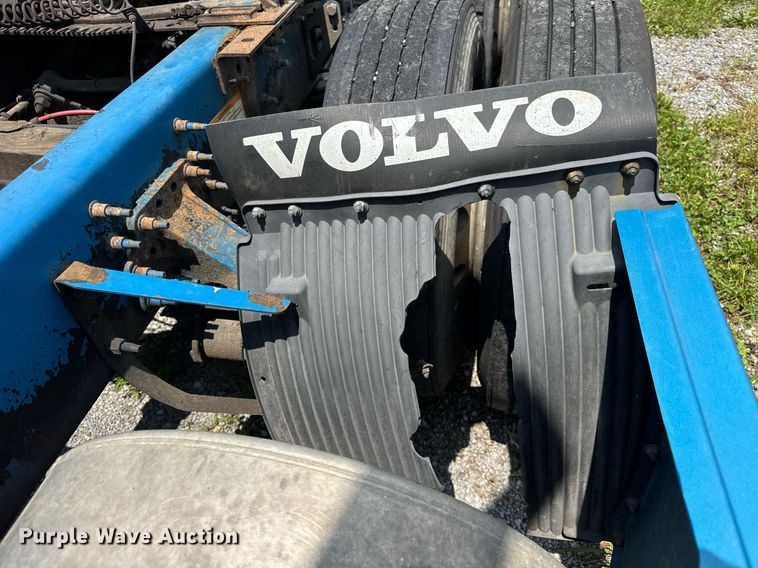 image for item EF2091 2013 Volvo  VNL semi truck