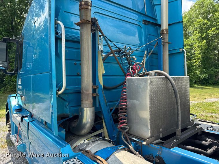 image for item EF2091 2013 Volvo  VNL semi truck