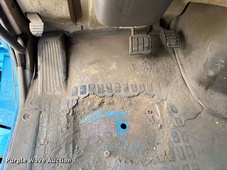 image for item EF2091 2013 Volvo  VNL semi truck