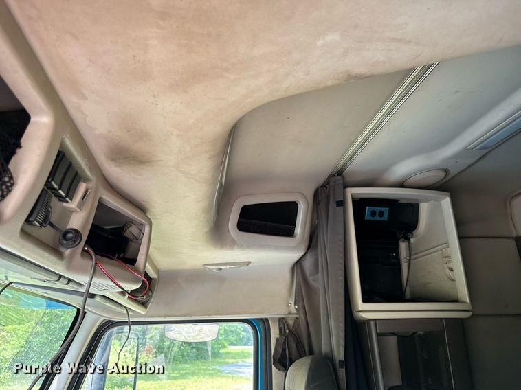 image for item EF2091 2013 Volvo  VNL semi truck