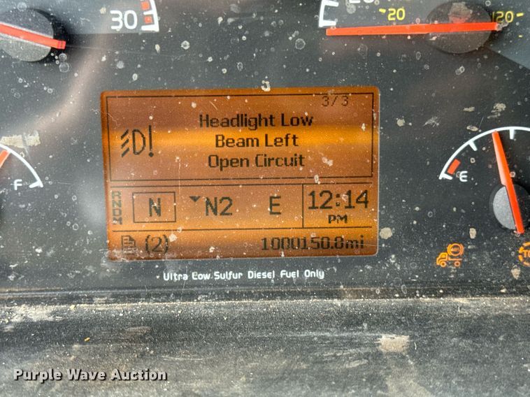 image for item EF2091 2013 Volvo  VNL semi truck