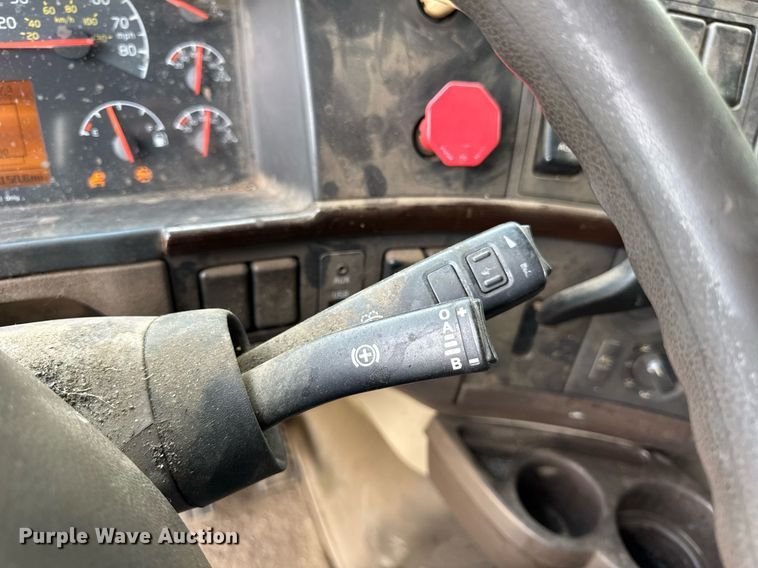 image for item EF2091 2013 Volvo  VNL semi truck