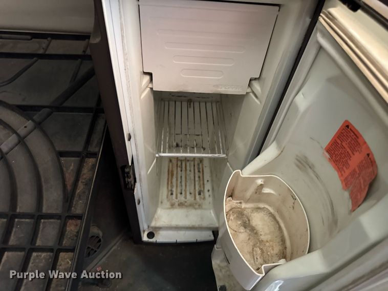 image for item EF2091 2013 Volvo  VNL semi truck