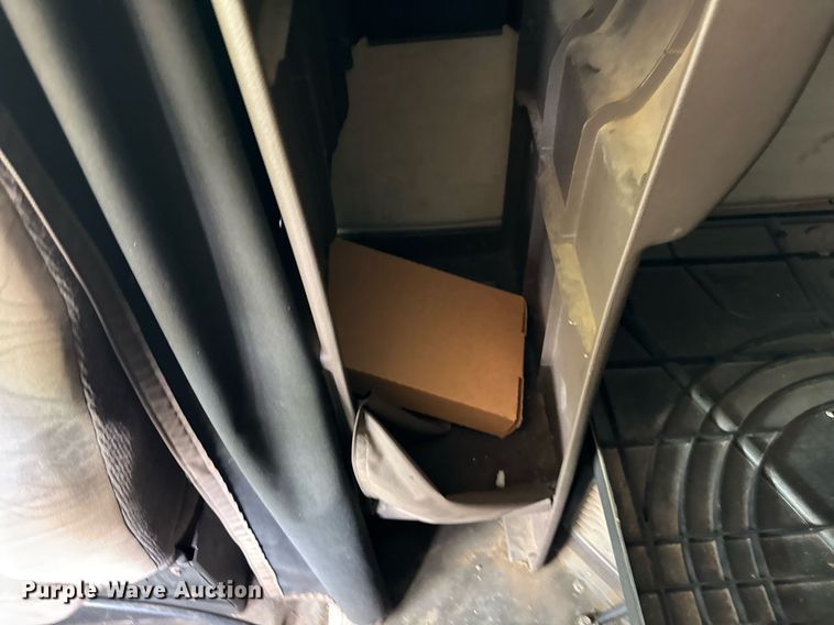 image for item EF2091 2013 Volvo  VNL semi truck