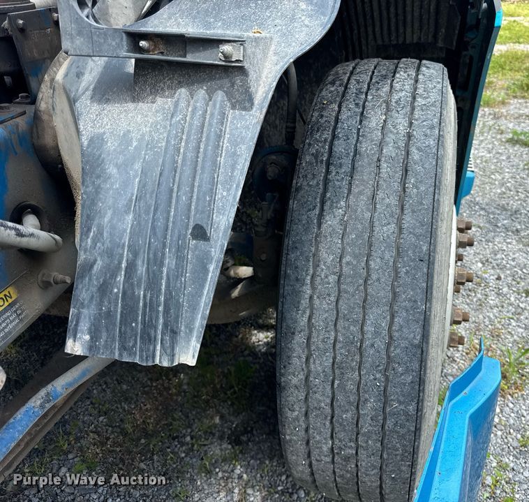 image for item EF2091 2013 Volvo  VNL semi truck