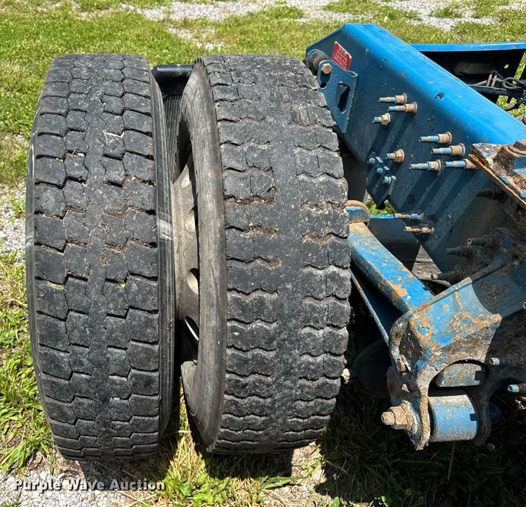 image for item EF2091 2013 Volvo  VNL semi truck