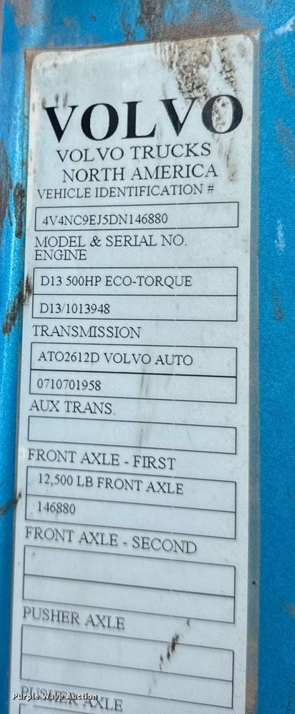 image for item EF2091 2013 Volvo  VNL semi truck