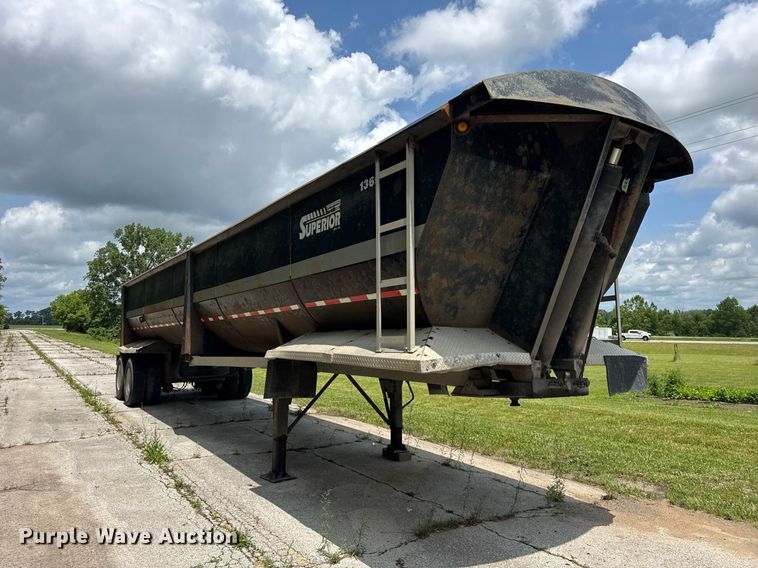 image for item EF2092 2007 Superior end dump trailer