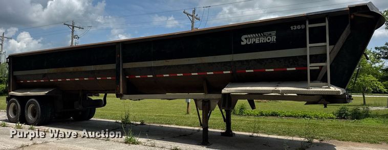 image for item EF2092 2007 Superior end dump trailer