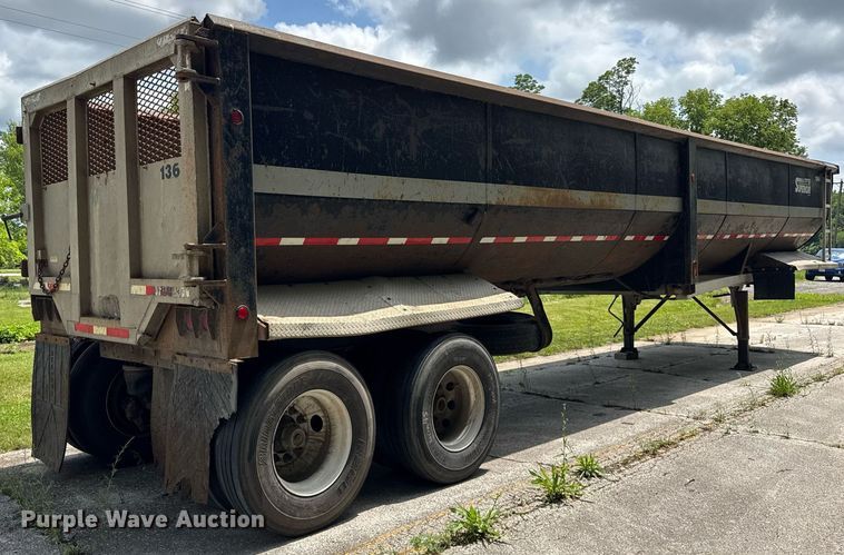 image for item EF2092 2007 Superior end dump trailer