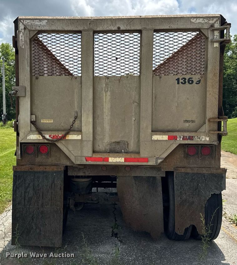 image for item EF2092 2007 Superior end dump trailer