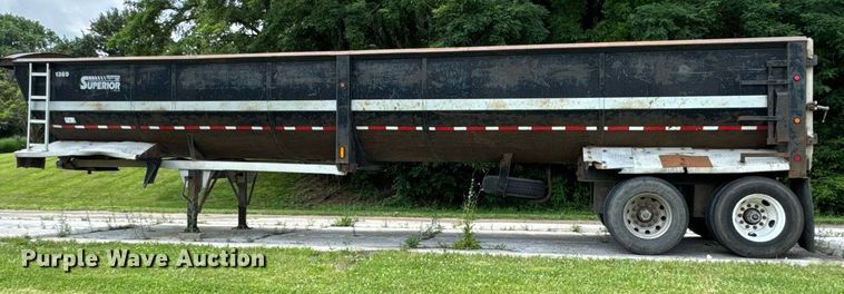image for item EF2092 2007 Superior end dump trailer