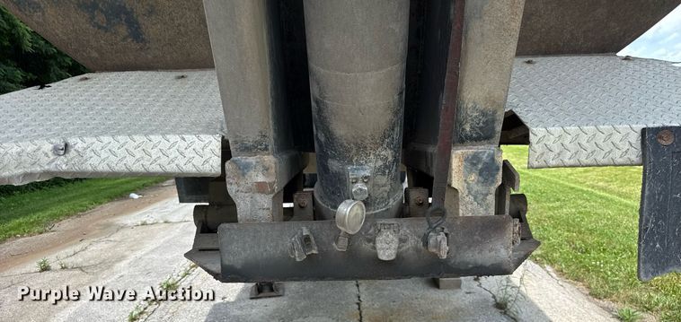 image for item EF2092 2007 Superior end dump trailer