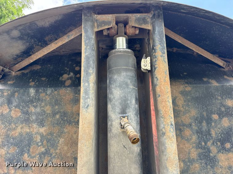 image for item EF2092 2007 Superior end dump trailer