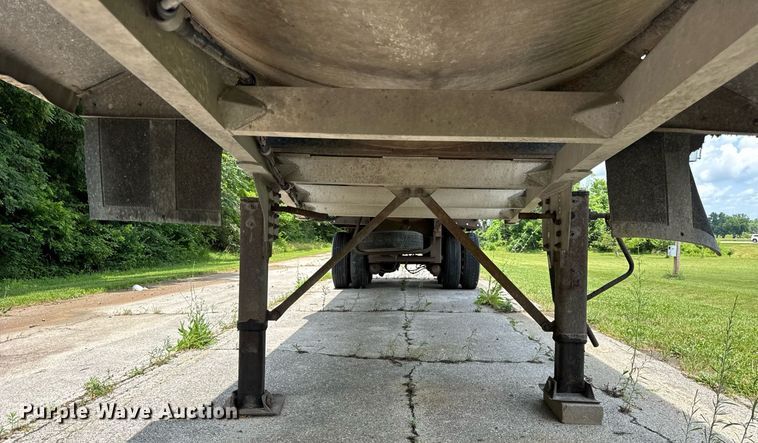 image for item EF2092 2007 Superior end dump trailer