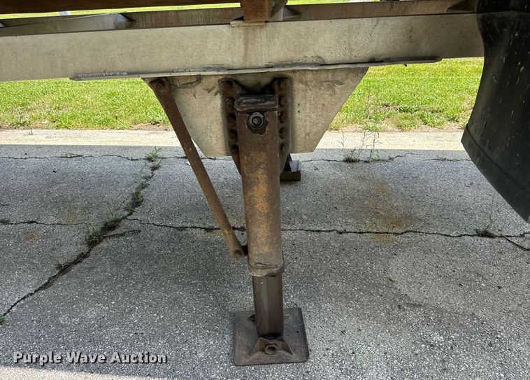 image for item EF2092 2007 Superior end dump trailer