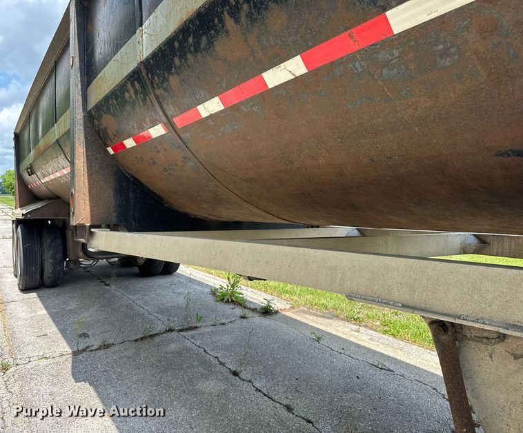 image for item EF2092 2007 Superior end dump trailer