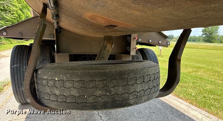 image for item EF2092 2007 Superior end dump trailer