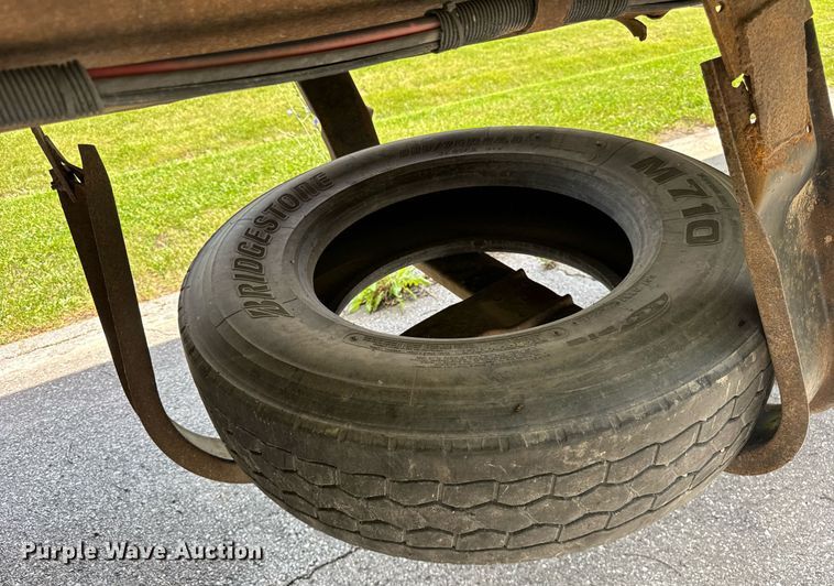 image for item EF2092 2007 Superior end dump trailer