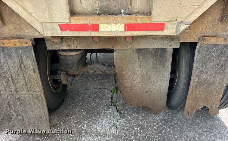 image for item EF2092 2007 Superior end dump trailer